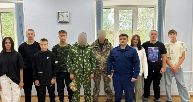 Встреча с помощником прокурора г. Сургута А. Д. Казаковым и участниками СВО (специальной военной операции).